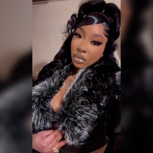 Meet your Posher, Niya